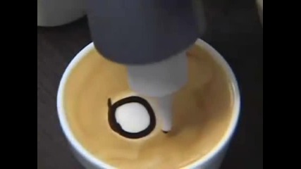 Създаване на изобразителното изкуство от каимака на кафето