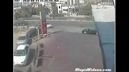 пиян шофьор помита няколко коли