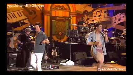 Joe & Nick Jonas - _burnin' Up_ Live