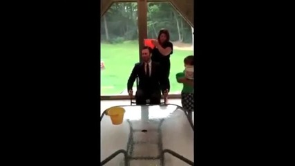 Крис Еванс - Ice Bucket Challenge