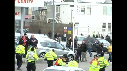 Футболно насилие след мача Southampton и Portsmout (hq) 