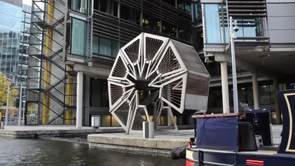 Най- креативният и уникaлен мост в света - Rolling Bridge