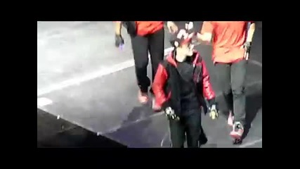 Justin Bieber - Dance Off (with Jaden Smith) & Drums @ O2 Arena_ London_ Uk - 140311 - Mwt
