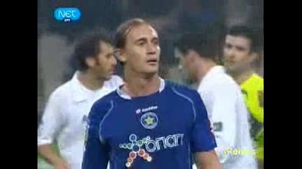 Червен картон за спъване на...фен 