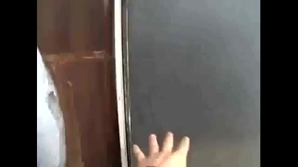 пичага скача върху автобус! 