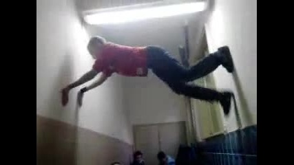 Mitko ot 6a kachva stenata pred risuvaneto