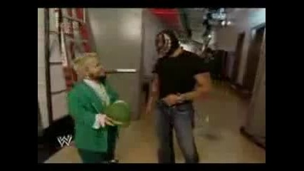 Rey Mysterio meets Hornswoggle
