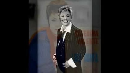 Caterina Valente - Ganz Paris trumt von der Liebe