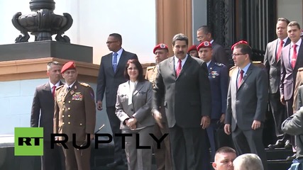 Венецуелският президент отдава почит на "Кубинската петица"