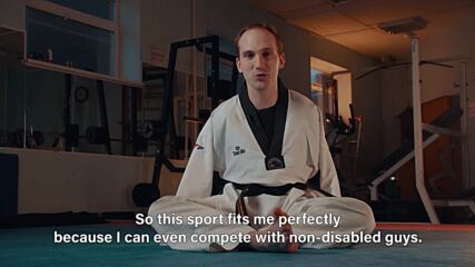 Guy born with no arms becomes 7 times world champion