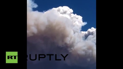 USA: Huge smoke plumes over California freeway as wildfire spreads