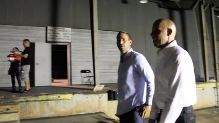 Каста празнува 40тия рождения ден на колегата си Пол Уокър по време на снимките на Бързи и Яростни 7