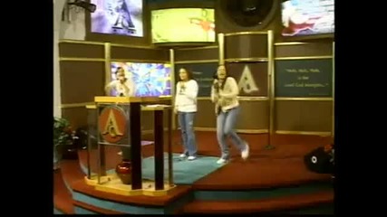 3 момичета рапират в църква (1) dj_bliusko seksa