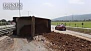 Камион се обърна на Околовръстното в София
