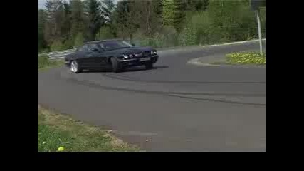 Jaguar Xjr drifting 