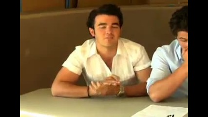 Jonas Brothers Live Chat 4_28_10 part 4