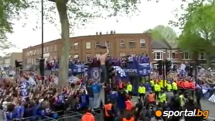 Челси показа трофея пред 100 000 в Лондон