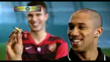 Robin van Persie и Gael Clichy игрят дарц 1 част 