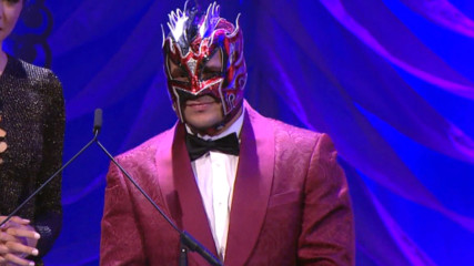 Kalisto presents an award at the 2017 Hispanic Heritage Awards