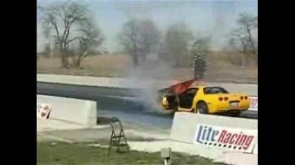 Corvette Избухва В Пламъци