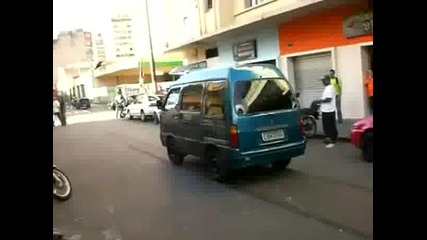 Луд Със Миниван