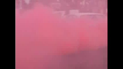 Red Smoke Burnout - kumho Xw Falcon