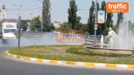 Ivailo Bochev - Зендера прави опасни дрифтове между коли и автобуси в Пловдив