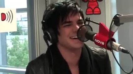 Adam Lambert wants a stronger jaw line (nova)
