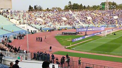 Левски и Айнтрахт загряват на "Васил Левски"