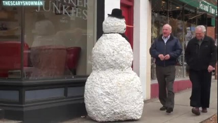 Жив снежен човек плаши хората