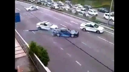 Neverovatno - Tip se igra sa policjom )))