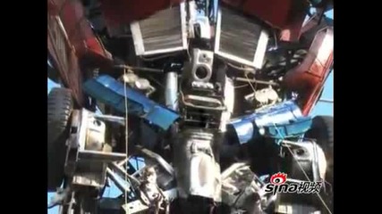 Сглобяването на Optimus Prime 