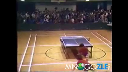 Луди Китайци играят Тенис На Маса 