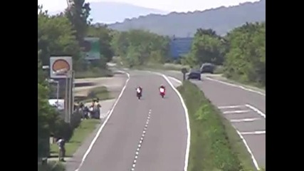 Yamaha R1 vs Suzuki Gsxr K4 Bulgaria