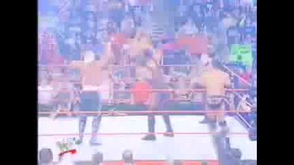 Kane се завраща и помага на Hulk Hogan i The Rock 