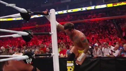 Steel Steps Lifting Knee Strike - Cm Punk