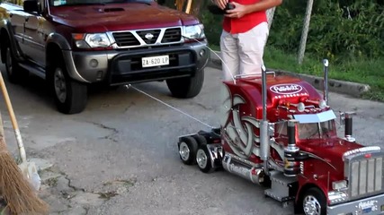 Rc Peterbilt 359 срещу Nissan Patrol