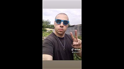 Vid_20930619_153952_771.mp4