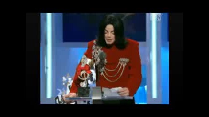 Бритни Спиърс награждава Майкъл Джaксън с Артист на хилядолетието през 2002