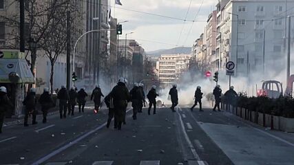 Гръцката полиция използва сълзотворен газ срещу протестиращи