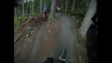 Downhill + много яки скокове 