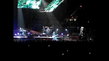 Linkin Park - Breaking The Habit ( Live at Madison Square Garden 21.02.2008) 