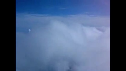 Да летиш в облаците (hq) 