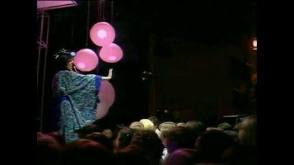 (1981) Анека изпълнява Японско Момче