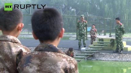 Китайци пращат децата си във военен лагер за да се отърват от интернет пристастяването