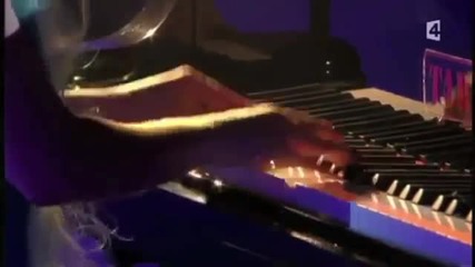 Lady Gaga - The Edge of Glory (on Taratata)