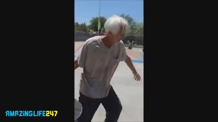 Старец прави трик с скейтборда