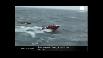 South Korea - Coast Guard rescues 15 people... - no comment 