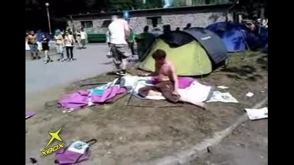 Пиян палатка не прави