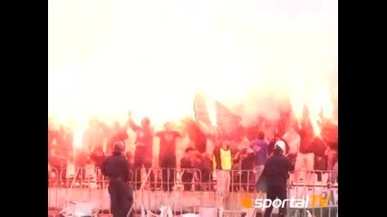 Ултрасите на Левски на мача със свинете